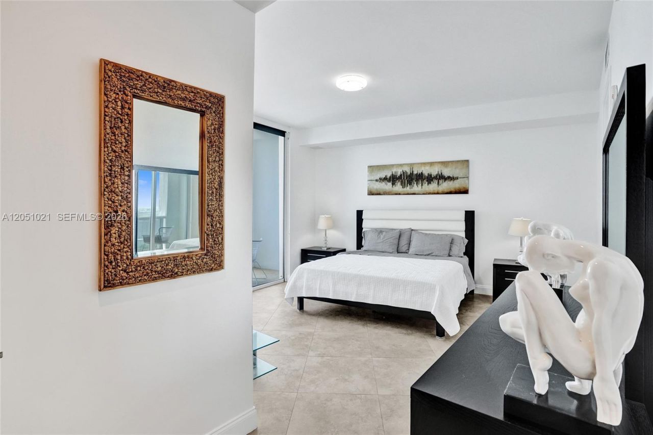 18201 Collins Ave , Unit 4705, Sunny Isles Beach, FL 33160 Photo