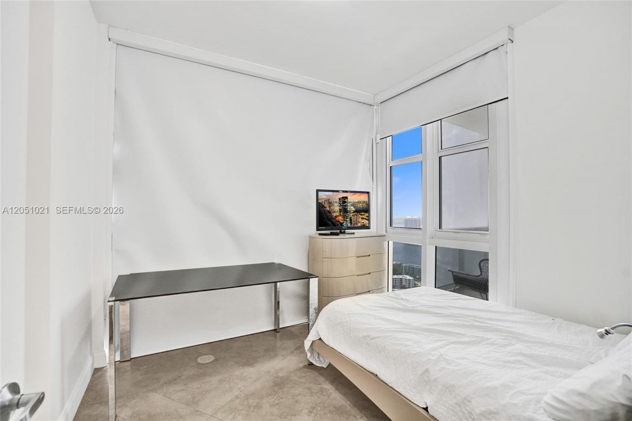 18201 Collins Ave , Unit 4705, Sunny Isles Beach, FL 33160 Photo