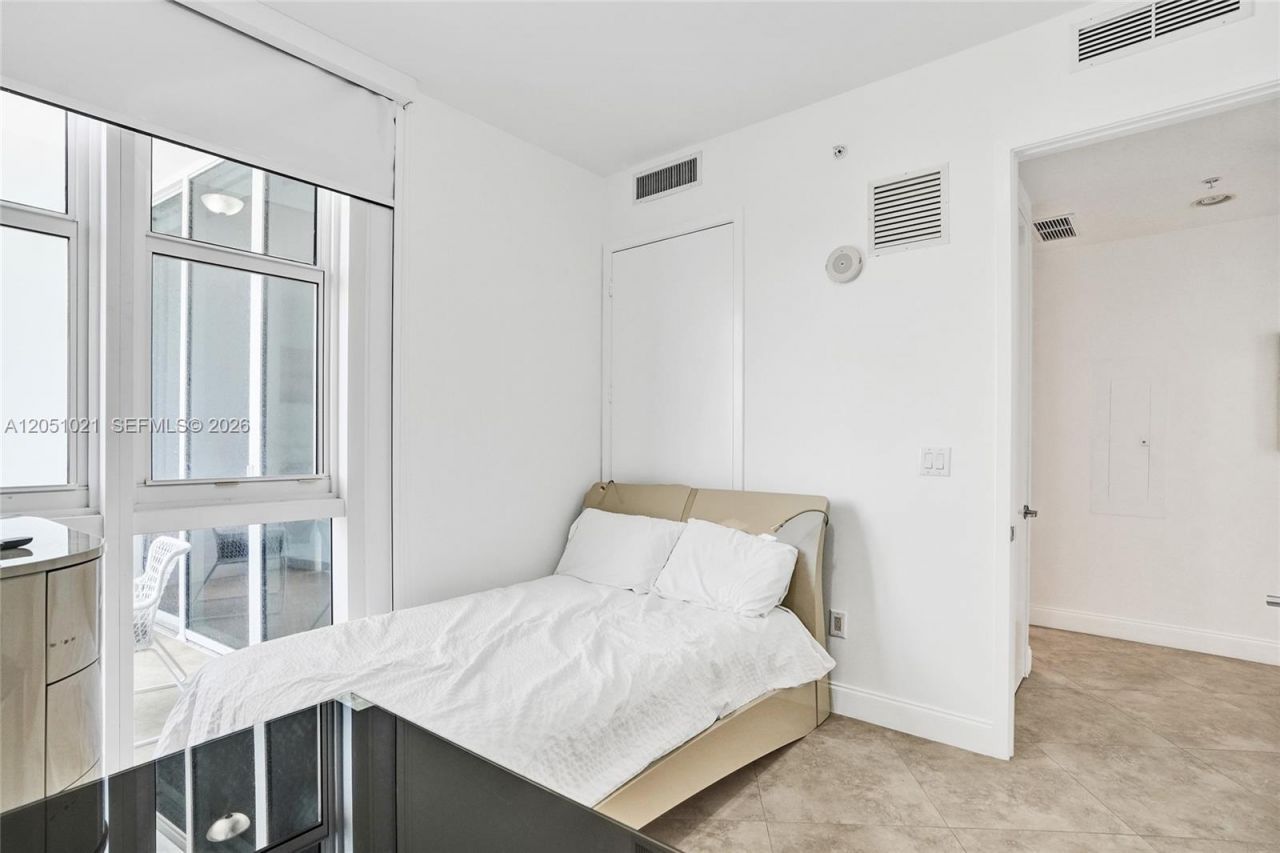18201 Collins Ave , Unit 4705, Sunny Isles Beach, FL 33160 Photo