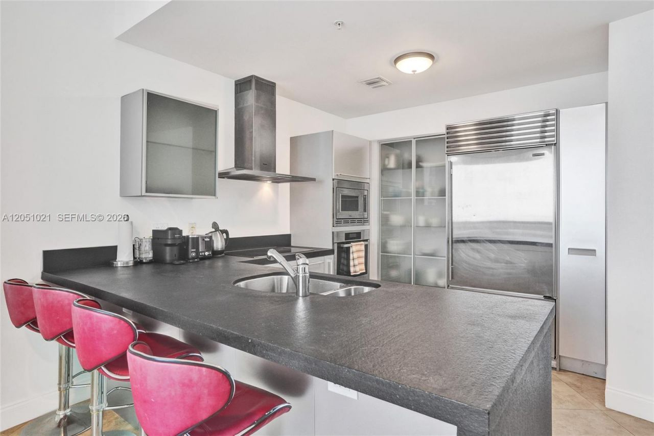 18201 Collins Ave , Unit 4705, Sunny Isles Beach, FL 33160 Photo