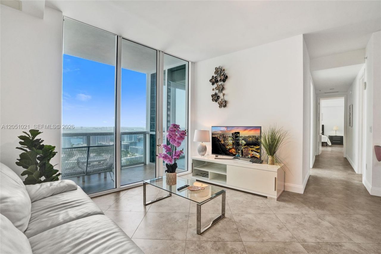 18201 Collins Ave , Unit 4705, Sunny Isles Beach, FL 33160 Photo