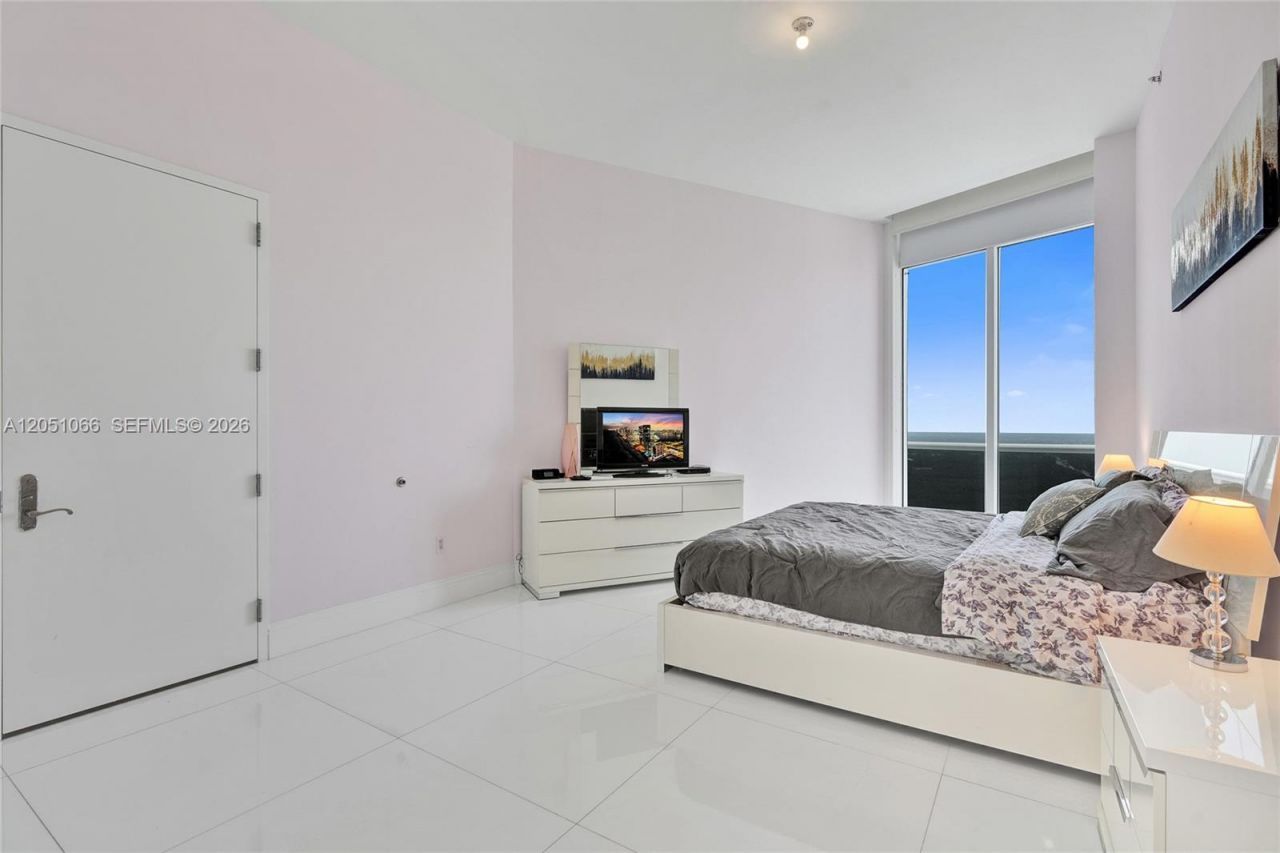 16001 Collins Ave , Unit 4305, Sunny Isles Beach, FL 33160 Photo