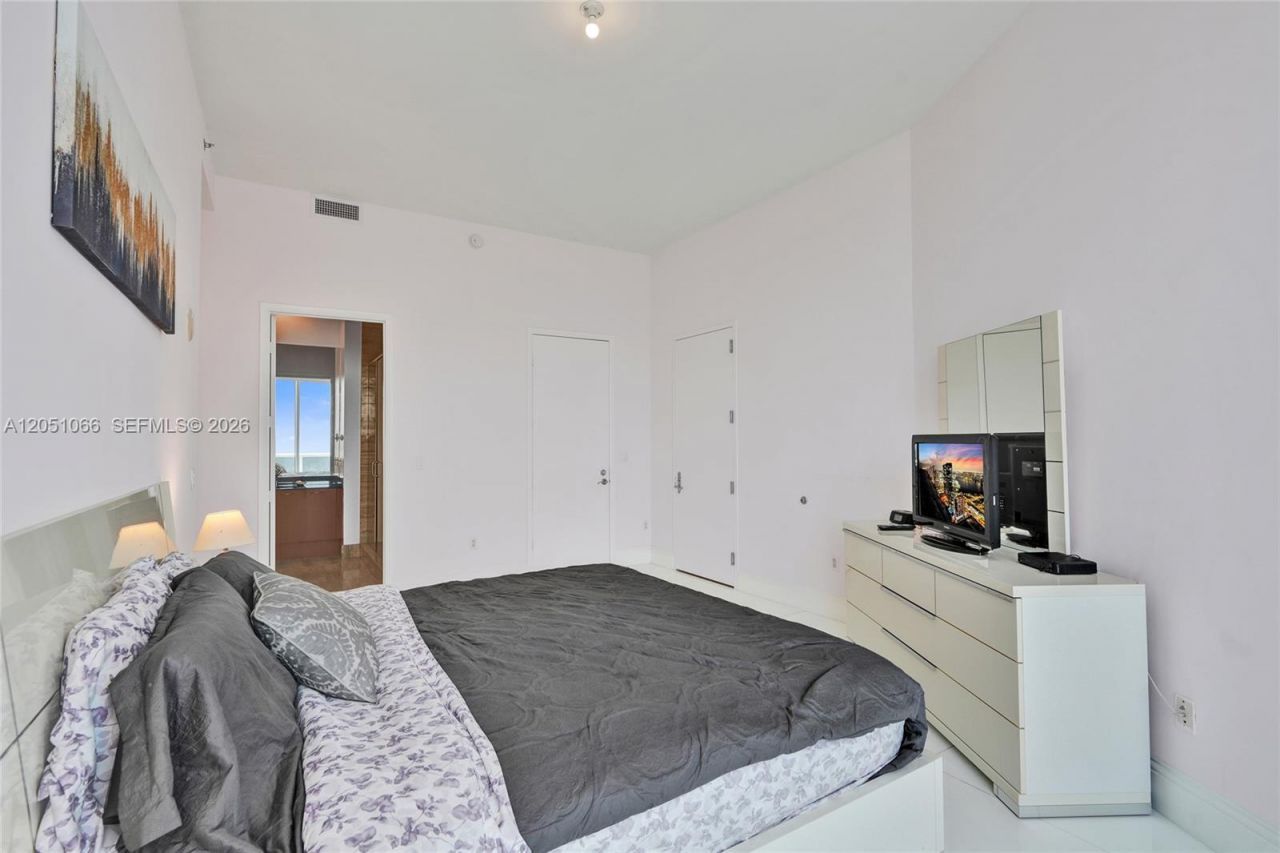 16001 Collins Ave , Unit 4305, Sunny Isles Beach, FL 33160 Photo