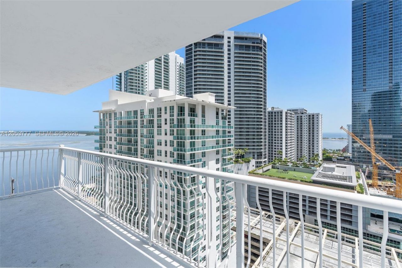 1200 Brickell Bay Dr , Unit 2423, Miami, FL 33131 Photo