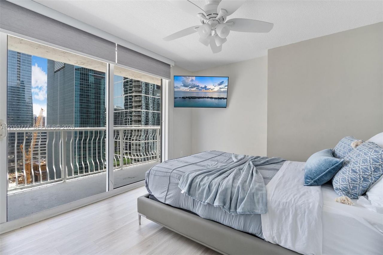 1200 Brickell Bay Dr , Unit 2423, Miami, FL 33131 Photo