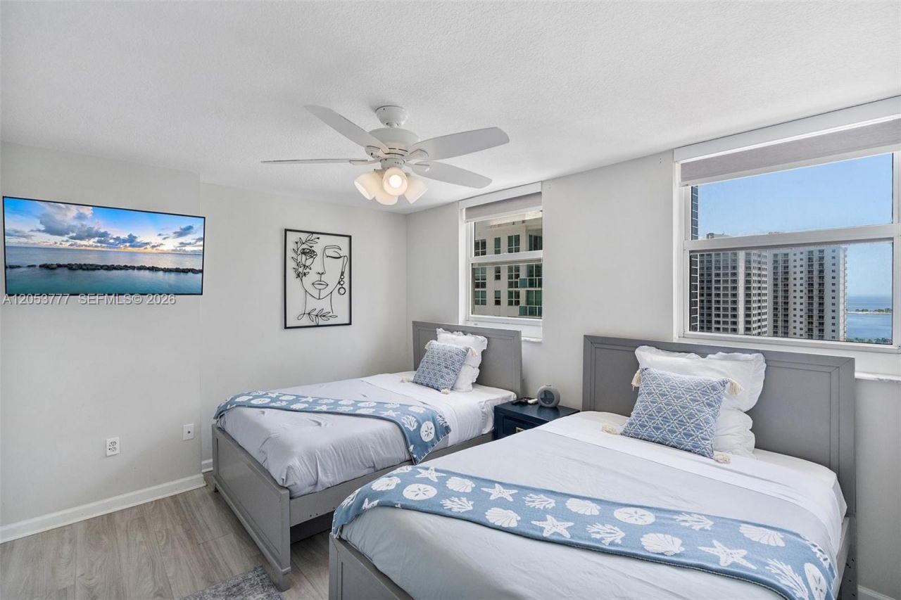 1200 Brickell Bay Dr , Unit 2423, Miami, FL 33131 Photo