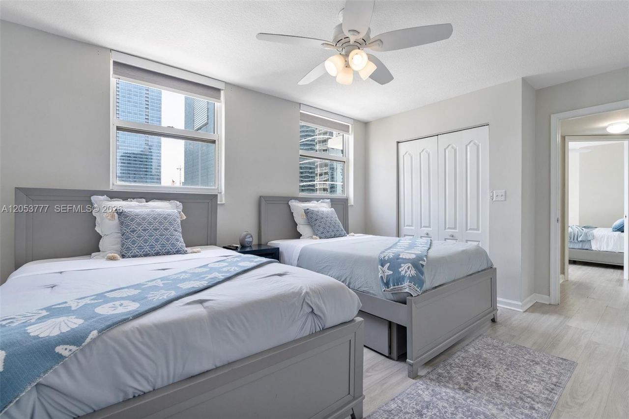 1200 Brickell Bay Dr , Unit 2423, Miami, FL 33131 Photo