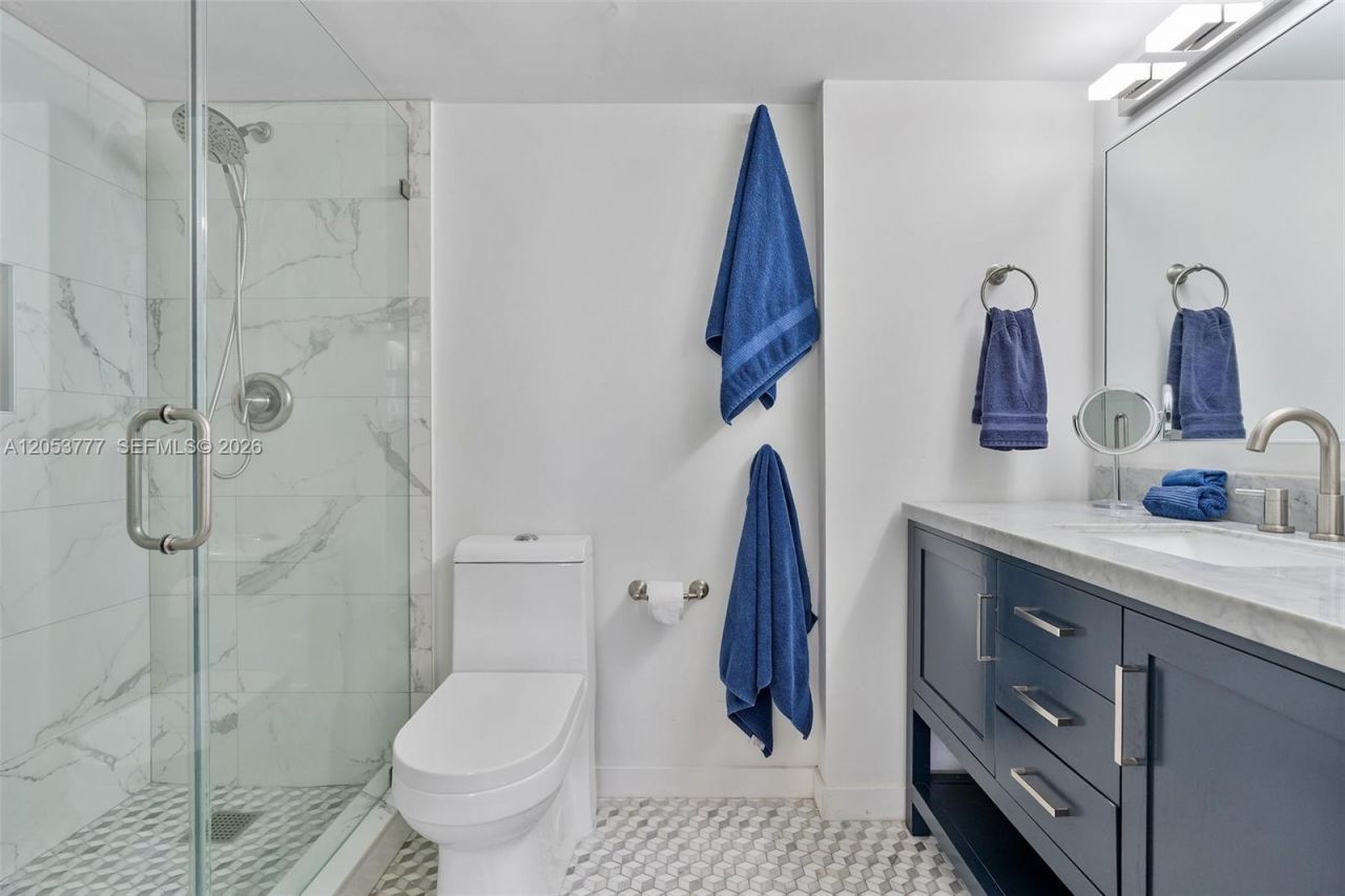 1200 Brickell Bay Dr , Unit 2423, Miami, FL 33131 Photo
