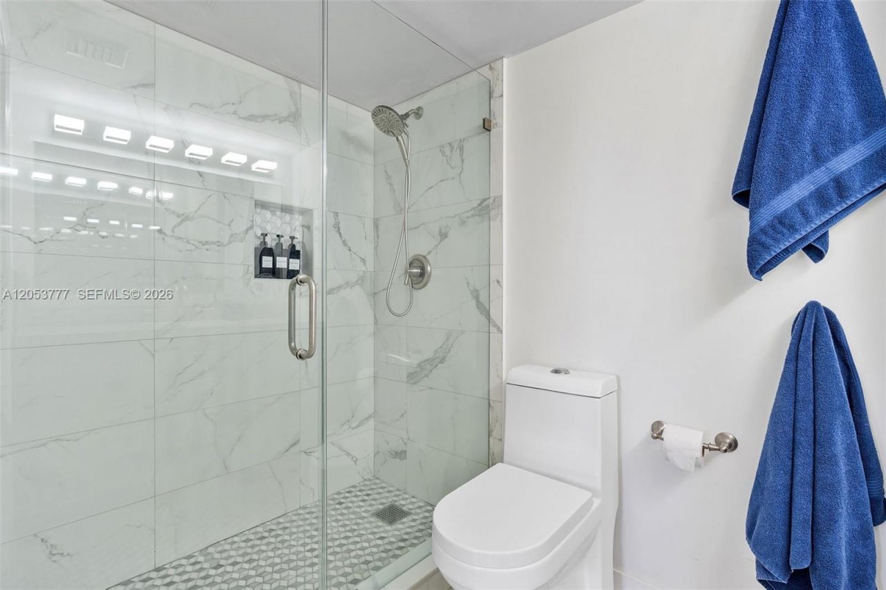 1200 Brickell Bay Dr , Unit 2423, Miami, FL 33131 Photo