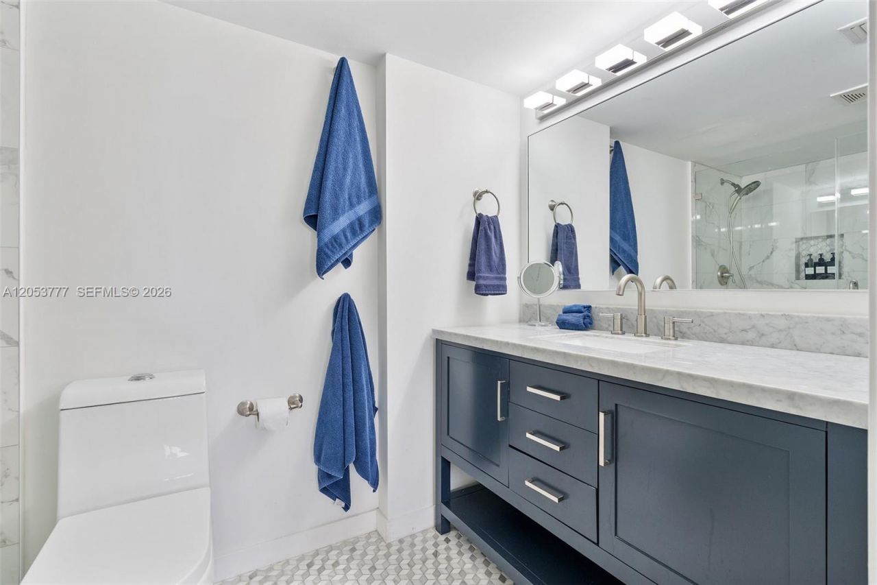 1200 Brickell Bay Dr , Unit 2423, Miami, FL 33131 Photo