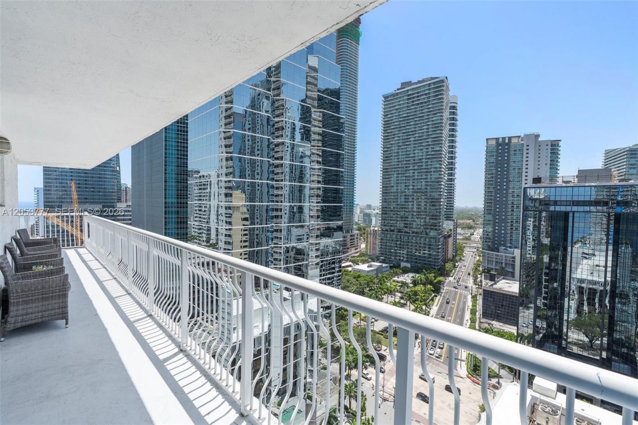 1200 Brickell Bay Dr , Unit 2423, Miami, FL 33131 Photo
