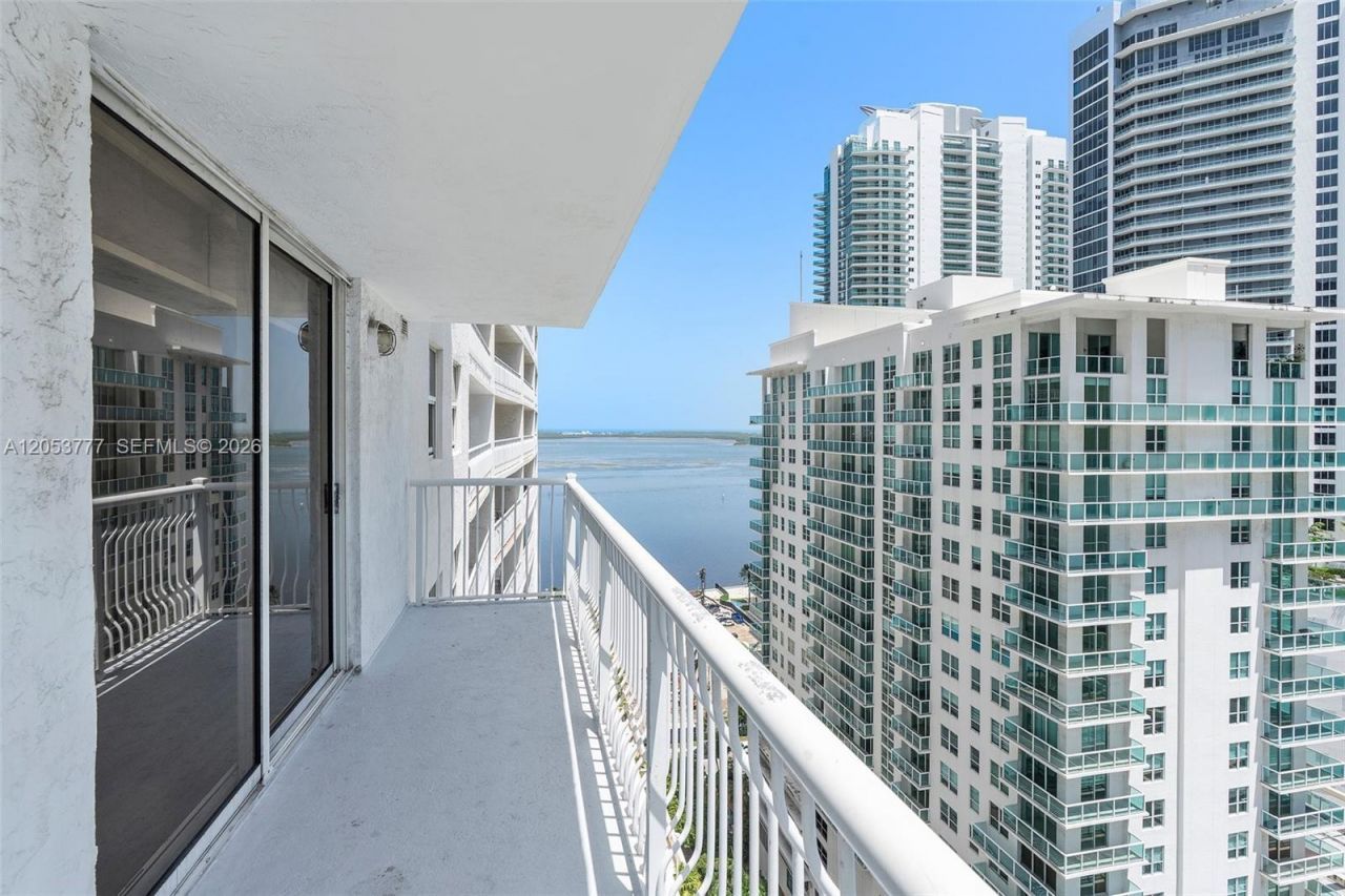 1200 Brickell Bay Dr , Unit 2423, Miami, FL 33131 Photo