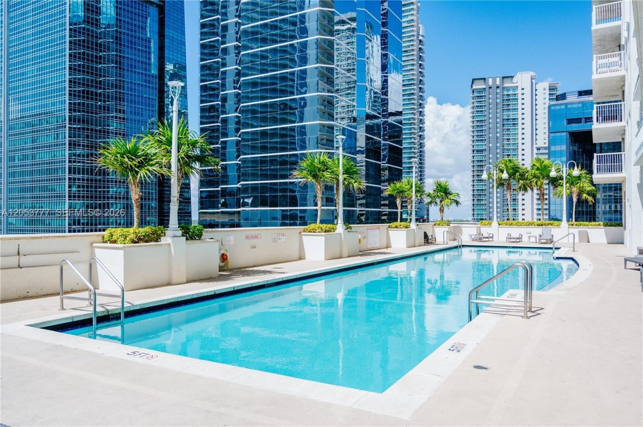 1200 Brickell Bay Dr , Unit 2423, Miami, FL 33131 Photo