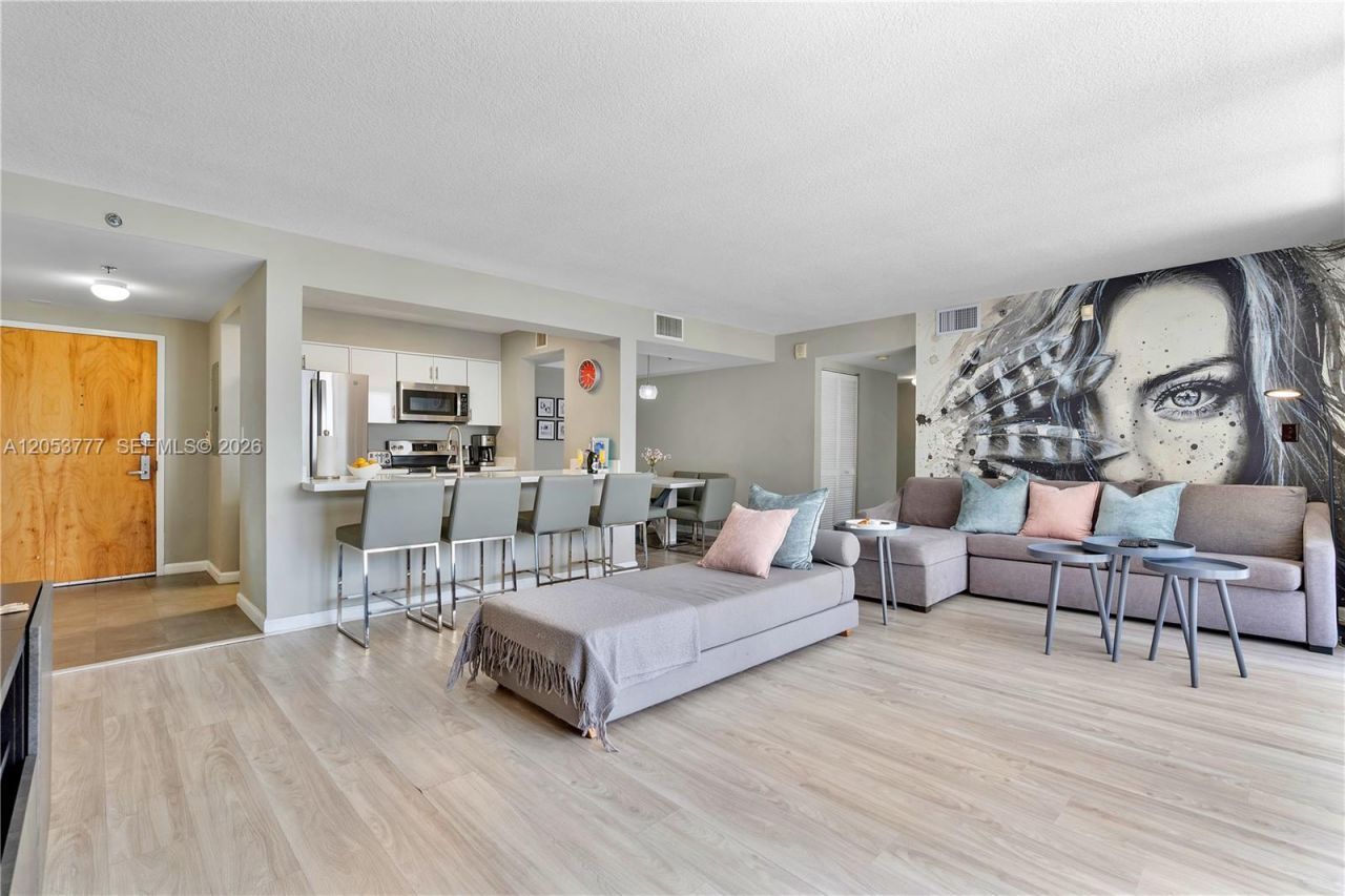 1200 Brickell Bay Dr , Unit 2423, Miami, FL 33131 Photo