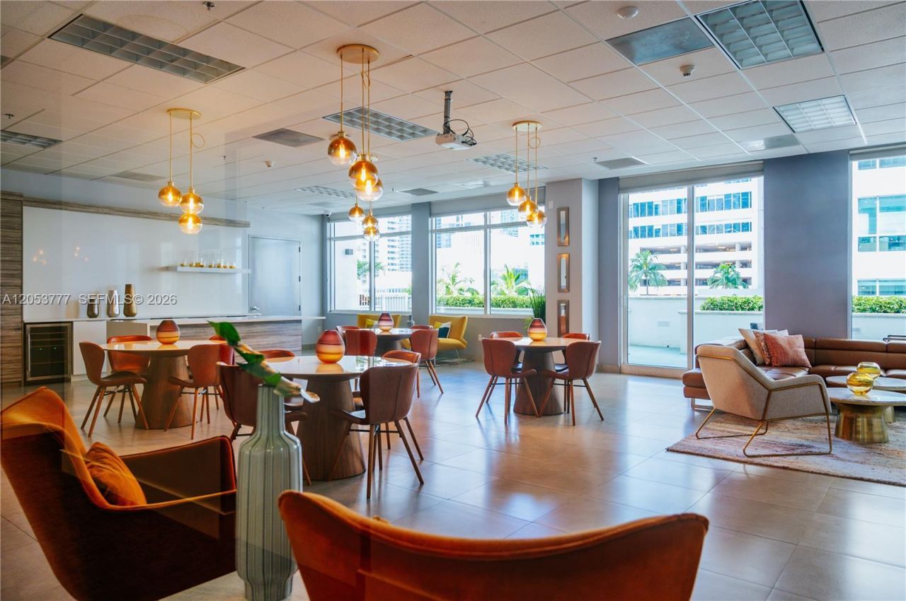 1200 Brickell Bay Dr , Unit 2423, Miami, FL 33131 Photo