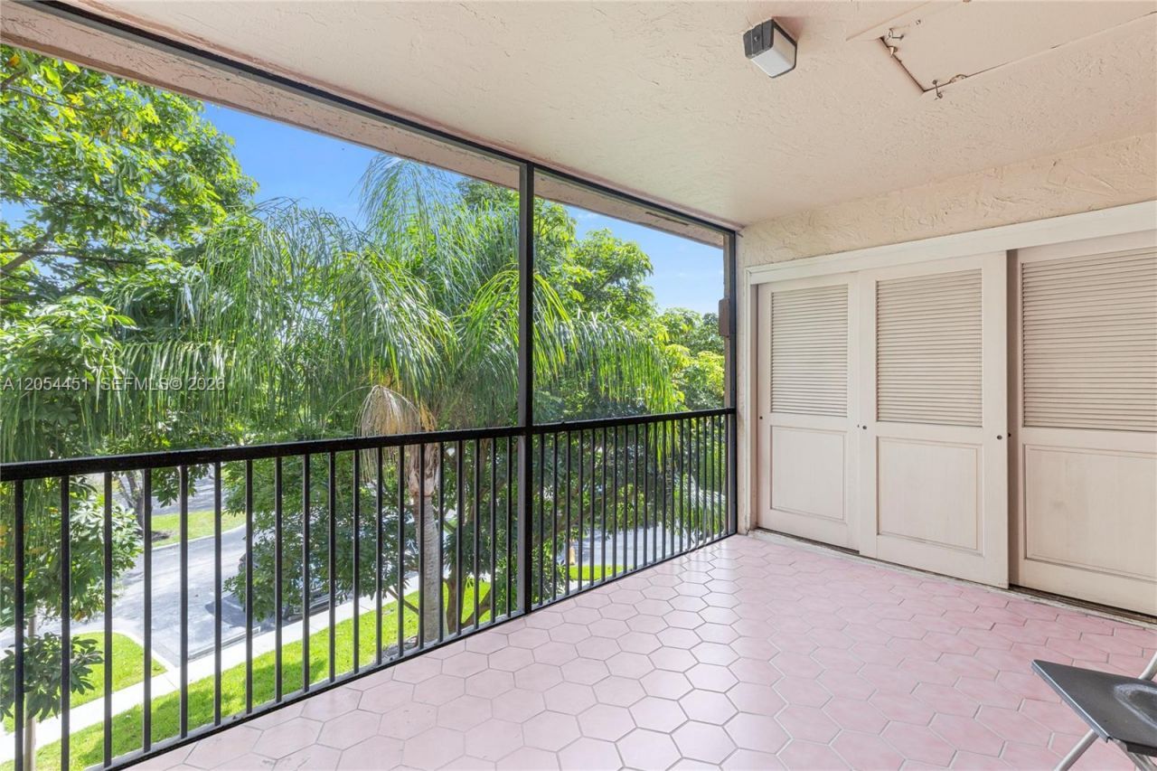 10690 NW 14th St , Unit 128, Plantation, FL 33322 Photo