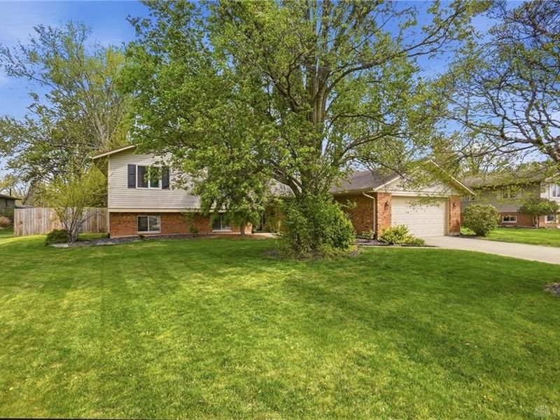 1315 Seminary View Drive, Centerville, OH 45458 Photo 2