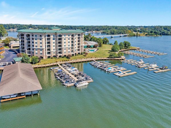 100 Bridgewater Pointe PL , UNIT 101, Moneta, VA 24121