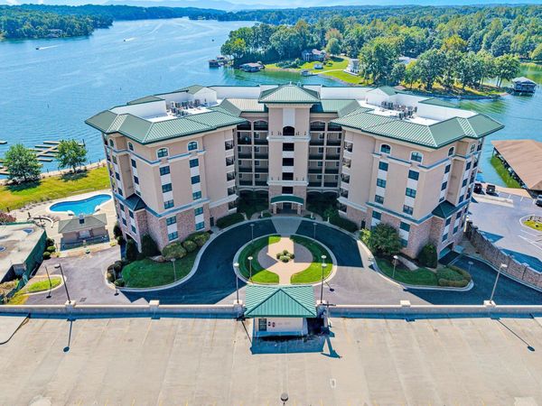 100 Bridgewater Pointe PL , UNIT 101, Moneta, VA 24121