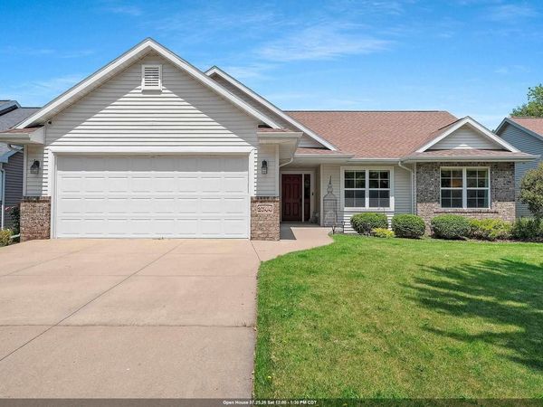 2744 W COMMONWEALTH COURT, Appleton, WI 54914