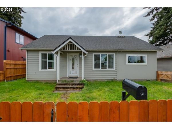 2215 MAIN ST, Sweet Home, OR 97386