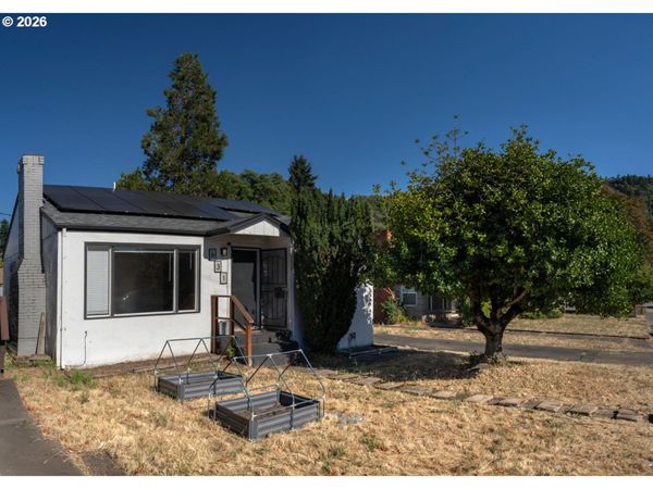 631 W UNION ST, Roseburg, OR 97471