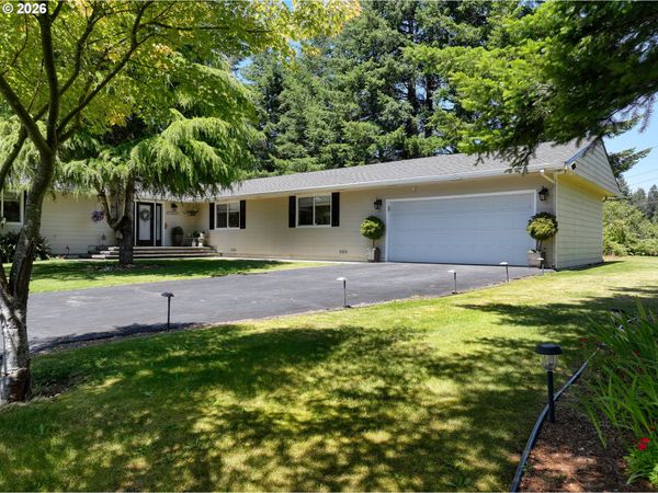 1099 PARKVIEW DR, Brookings, OR 97415
