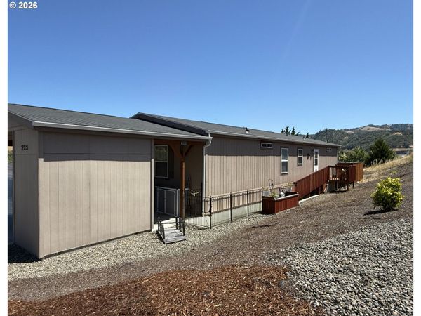 225 NESTUCCA LN, Roseburg, OR 97471