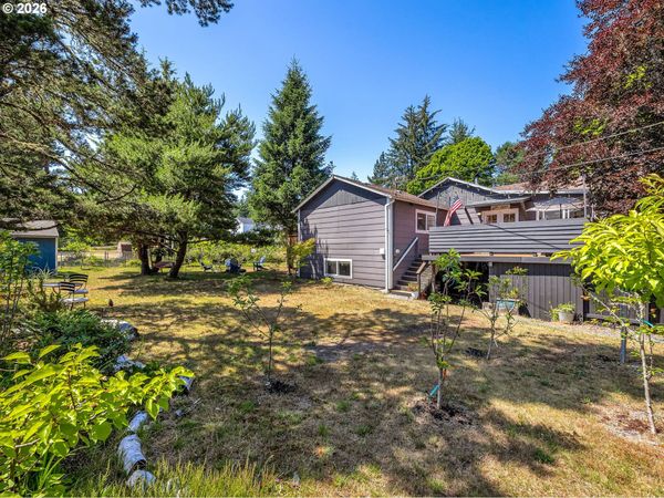 425 County RD, Manzanita, OR 97130