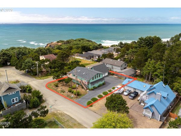 115 FISHING ROCK ST, Depoe Bay, OR 97341