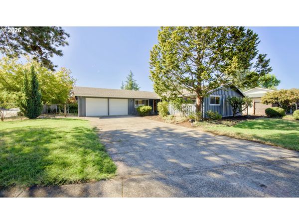 1035 NW 20TH ST, McMinnville, OR 97128