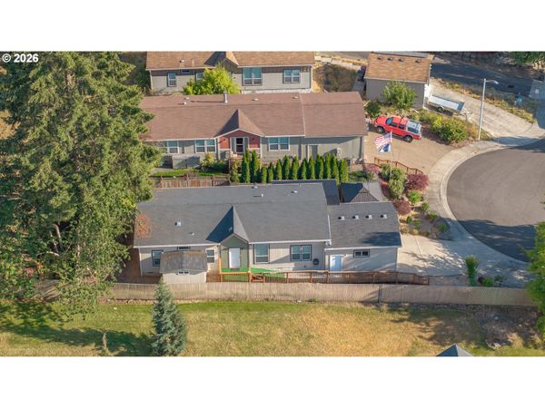 953 N ADAMS ST, Lafayette, OR 97127