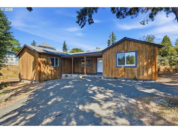511 9TH AVE, Coos Bay, OR 97420