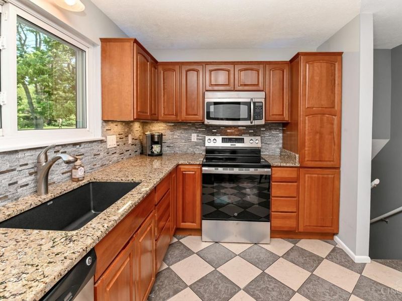 8004 Honeysuckle Lane, West Chester, OH 45069 Photo 15