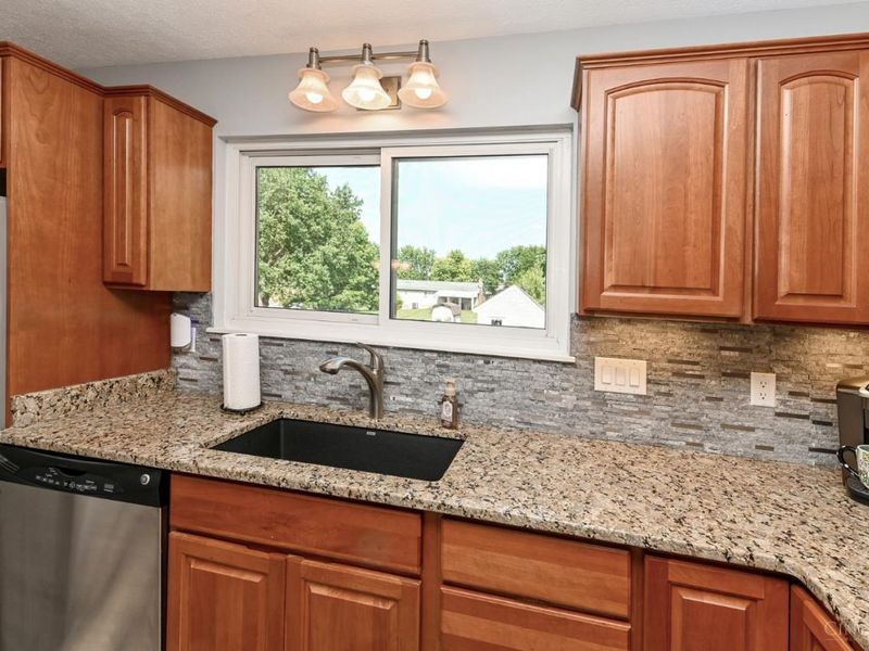 8004 Honeysuckle Lane, West Chester, OH 45069 Photo 16