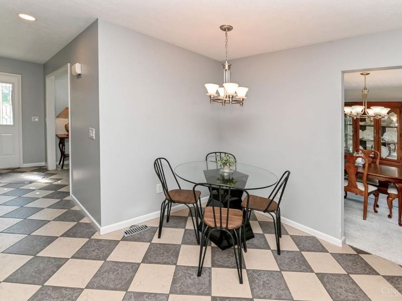8004 Honeysuckle Lane, West Chester, OH 45069 Photo 17