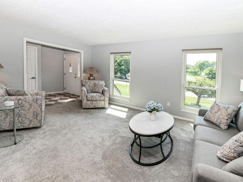 8004 Honeysuckle Lane, West Chester, OH 45069 Photo 6