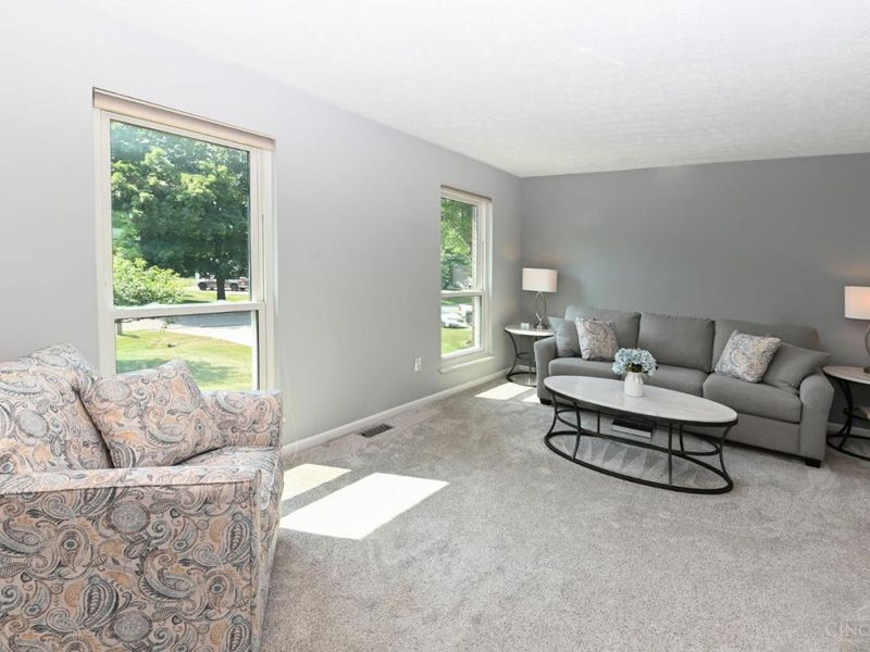 8004 Honeysuckle Lane, West Chester, OH 45069 Photo 7