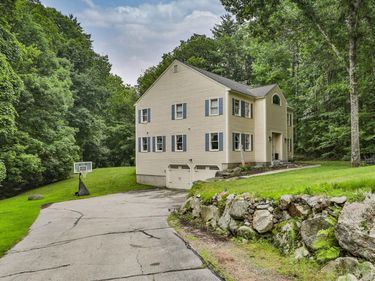 41 Wellesley Drive, Bedford, NH 03110