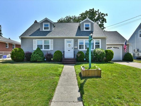 145 Benedict Avenue , Valley Stream, NY 11580