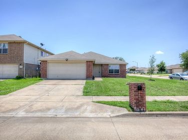 7000 Sylvan Meadows Drive, Fort Worth, TX 76120