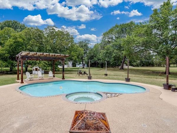 190 Robinson Road, Combine, TX 75159