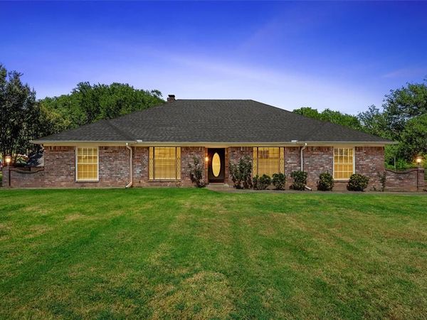108 Spring Creek Street , Lacy Lakeview, TX 76705