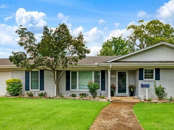 2705 Hubbard Street, Paris, TX 75460
