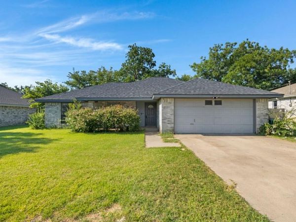 2509 Silvermeadow Lane, Corinth, TX 76210