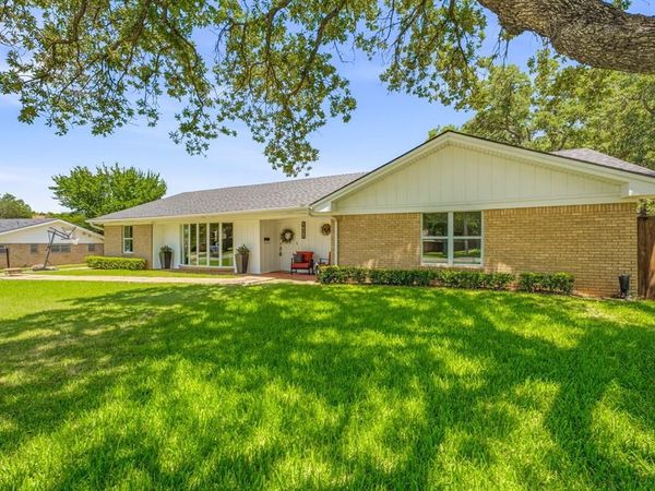 1423 Oak Hills Drive, Graham, TX 76450