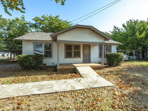 630 W Thompson Street, Jacksboro, TX 76458