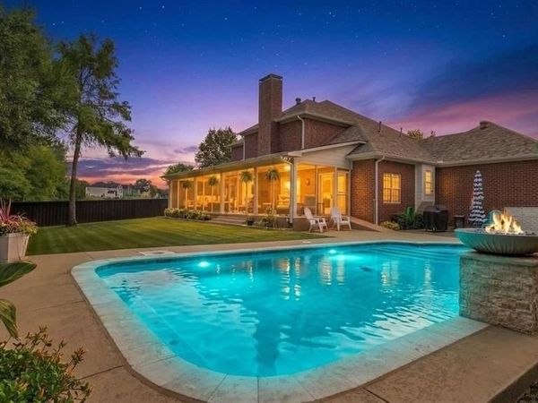 2506 Oakbrook Circle, Sherman, TX 75092