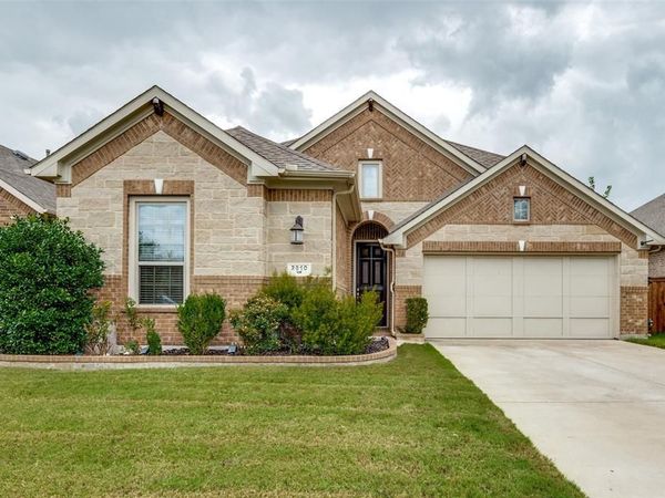 2810 Green Circle Drive, Mansfield, TX 76063