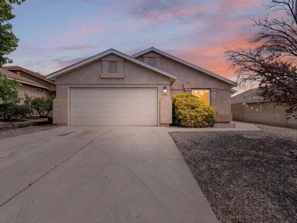 6015 Hemlock Avenue NW, Albuquerque, NM 87114